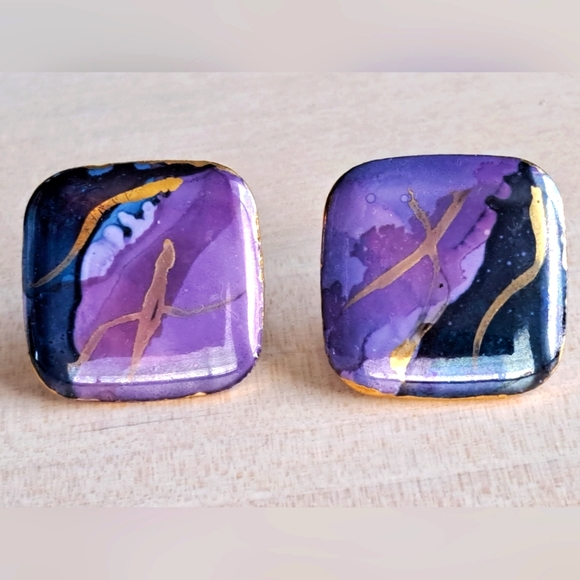 Hand Painted Ceramic Earrings MODERNIST Abstract Violet Dark Purple Gold - Picture 1 of 5
